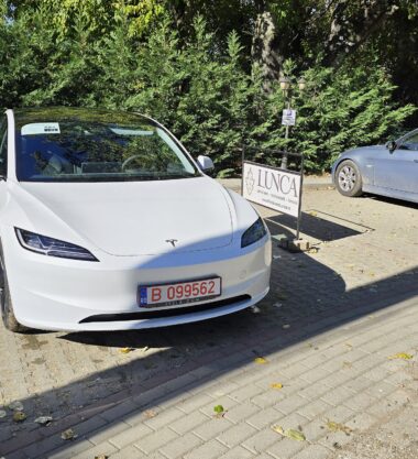 Condu o Tesla! Test drive Tesla Model 3 in Arad la Pensiunea Lunca