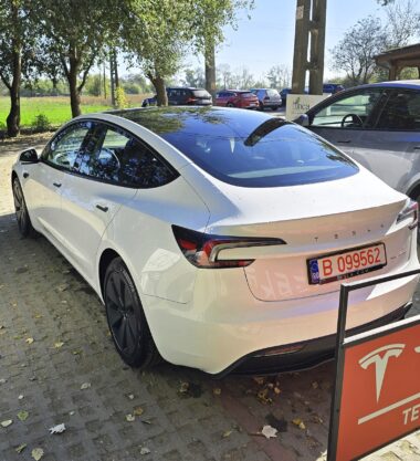 Condu o Tesla! Test drive Tesla Model 3 in Arad la Pensiunea Lunca