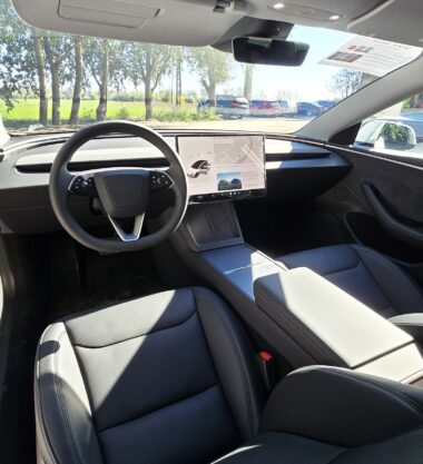 Condu o Tesla! Test drive Tesla Model 3 in Arad la Pensiunea Lunca