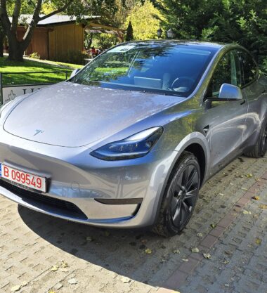 Condu o Tesla! Test drive Tesla Model Y in Arad la Pensiunea Lunca