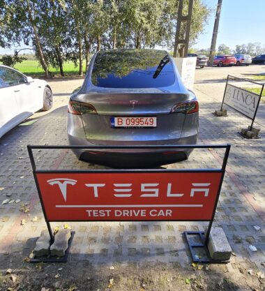 Condu o Tesla! Test drive Tesla Model Y in Arad la Pensiunea Lunca