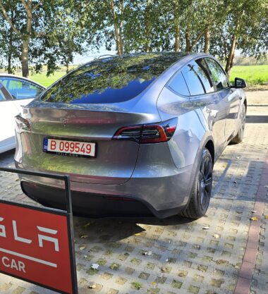 Condu o Tesla! Test drive Tesla Model Y in Arad la Pensiunea Lunca