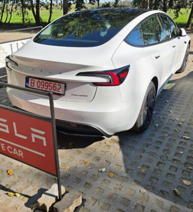 Condu o Tesla! Test drive Tesla Model 3 in Arad la Pensiunea Lunca